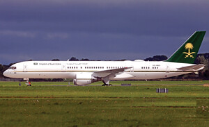 Boeing 757-200 [HZ-HMED]