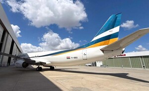 Boeing 737-400 [YI-BBD]